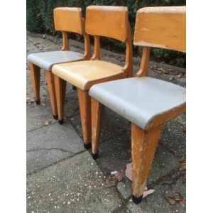 Vintage design houten schoolstoeltjes uit de jaren 60